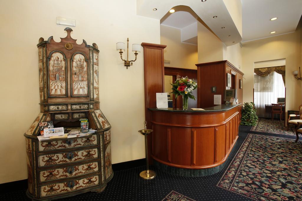 Hotel Colonna Brindisi Buitenkant foto