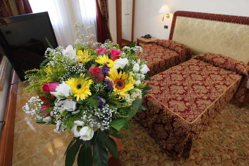 Hotel Colonna Brindisi Buitenkant foto