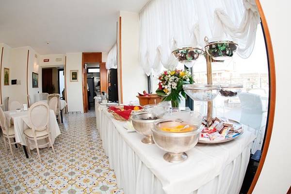 Hotel Colonna Brindisi Buitenkant foto