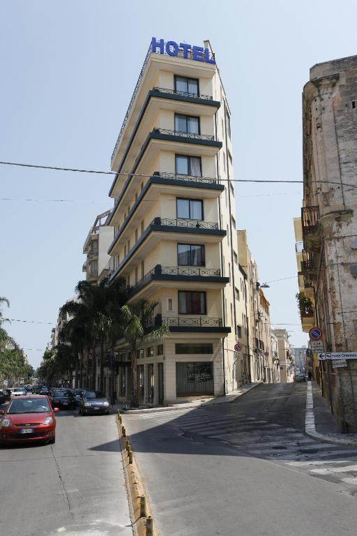 Hotel Colonna Brindisi Buitenkant foto