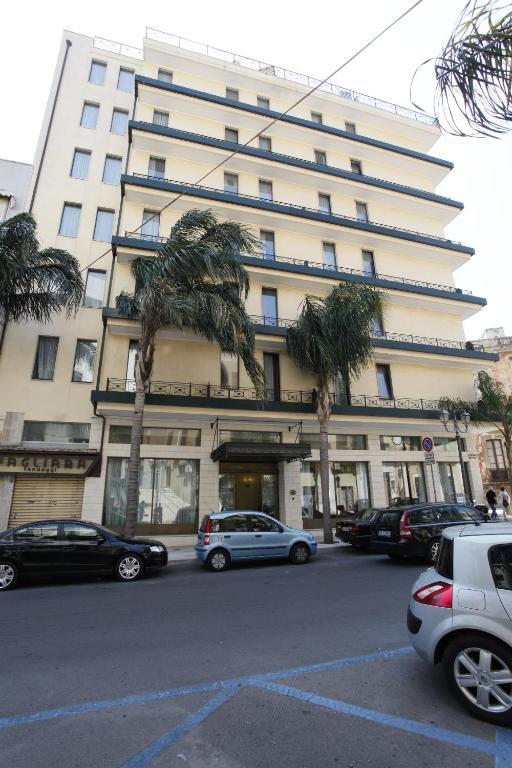 Hotel Colonna Brindisi Buitenkant foto
