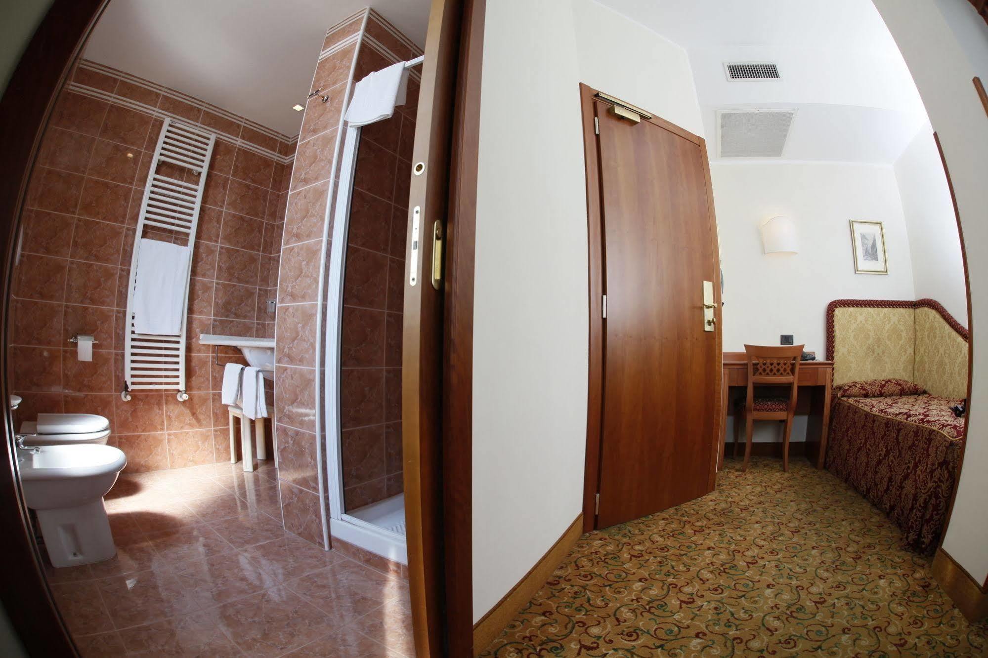 Hotel Colonna Brindisi Buitenkant foto
