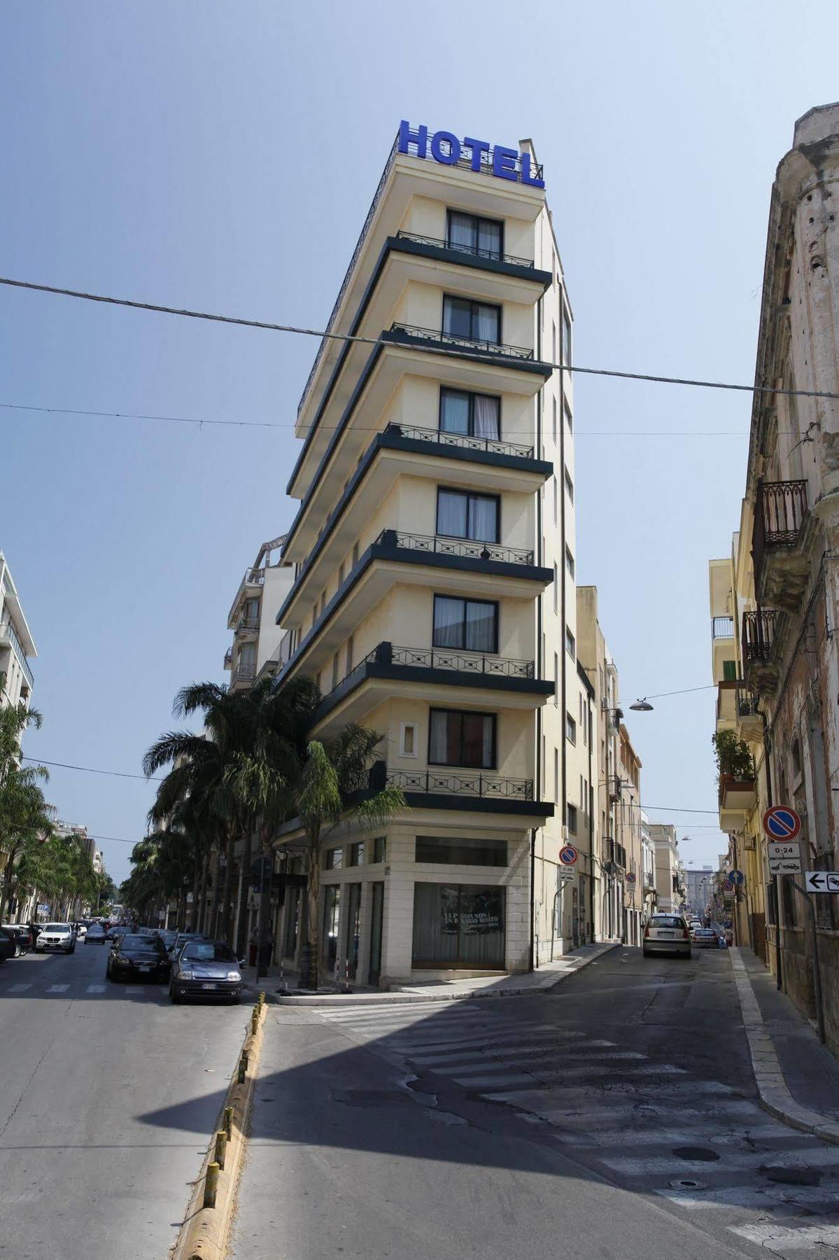 Hotel Colonna Brindisi Buitenkant foto
