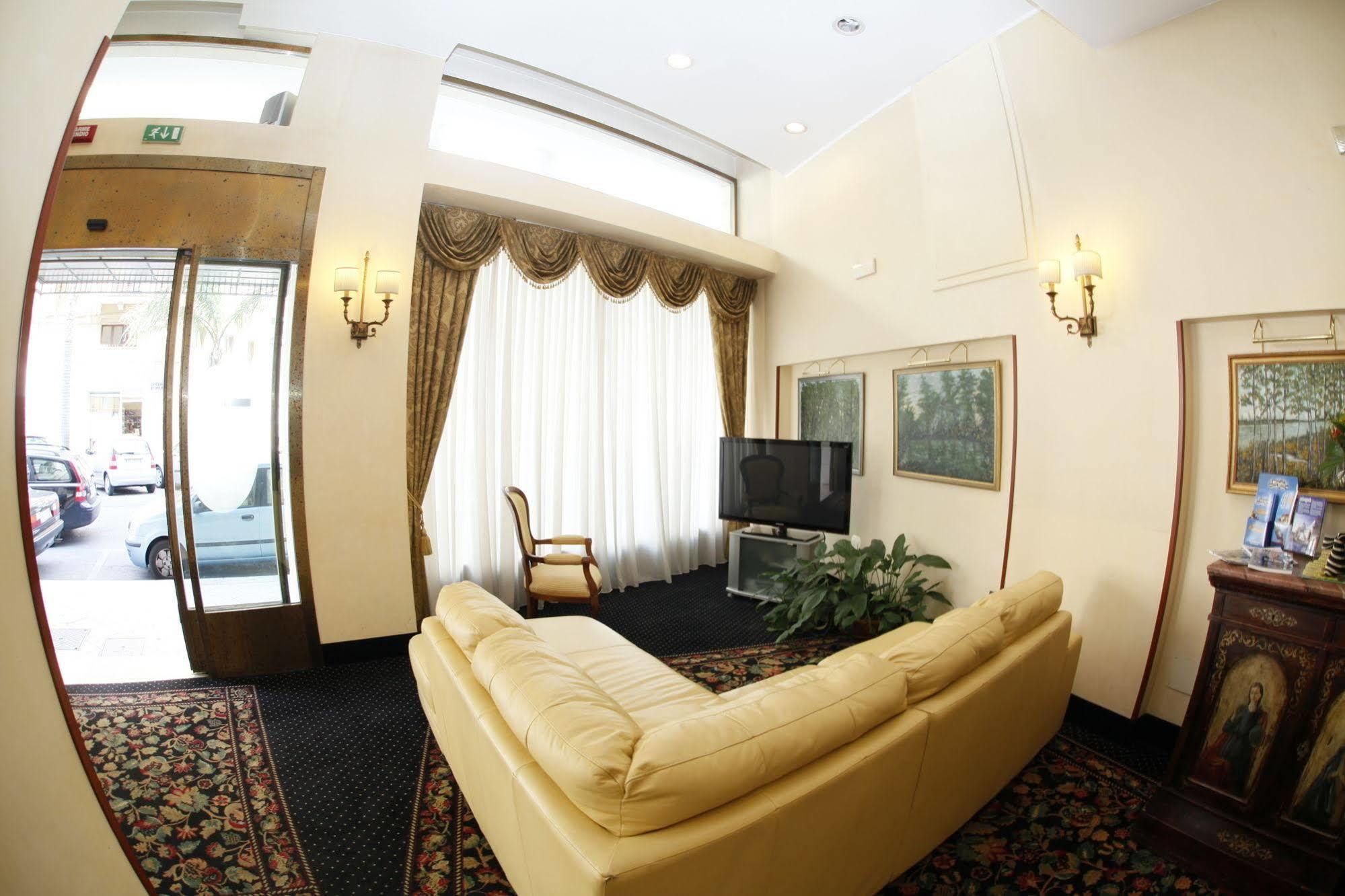Hotel Colonna Brindisi Buitenkant foto