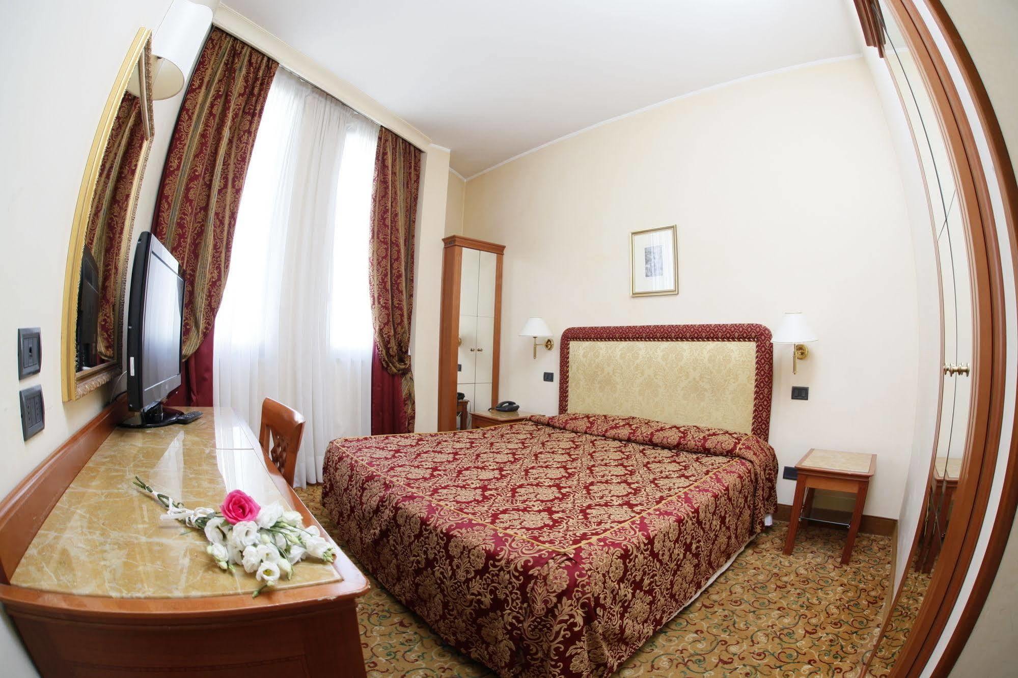 Hotel Colonna Brindisi Buitenkant foto