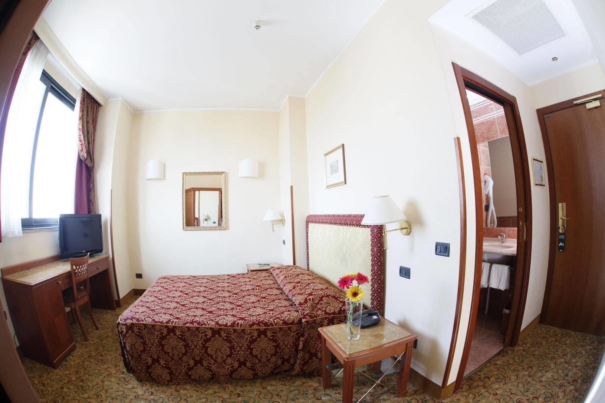 Hotel Colonna Brindisi Buitenkant foto