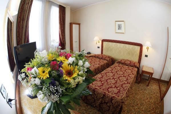 Hotel Colonna Brindisi Buitenkant foto